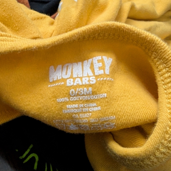 Bundle of 4 onesies - Picture 8 of 9